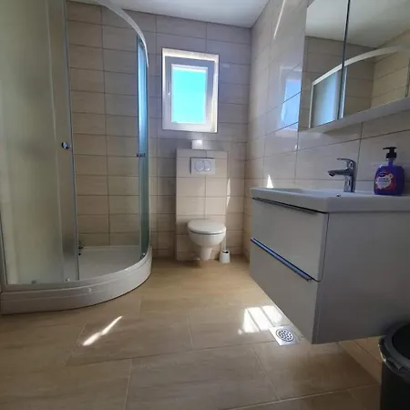 New Family Franka, Sabunike *