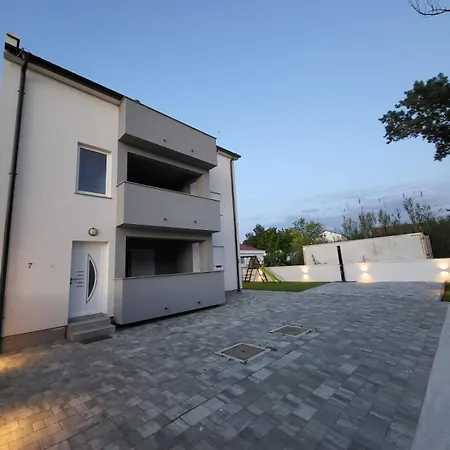 New Family Franka, Sabunike