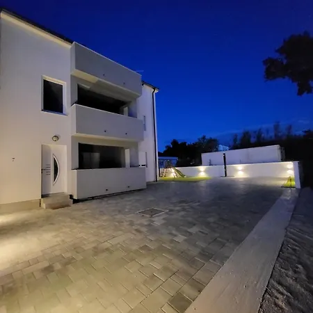 New Family Franka, Sabunike Appartement *