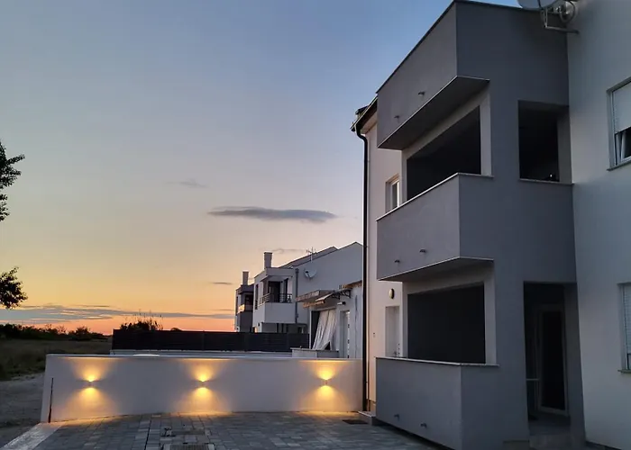 New Family Franka, Sabunike