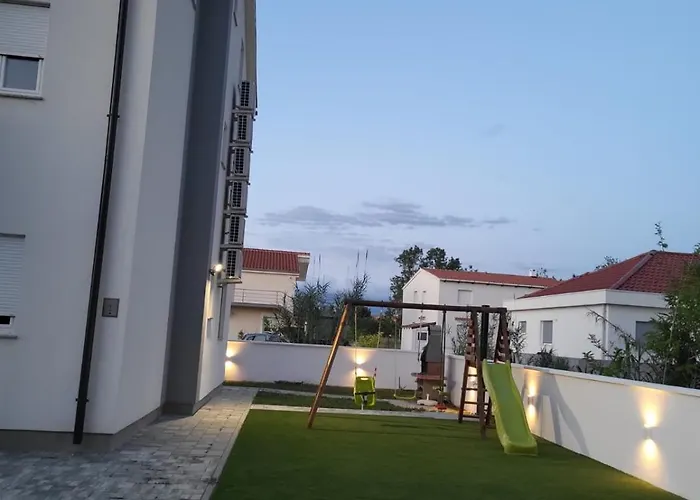 New Family Franka, Sabunike *